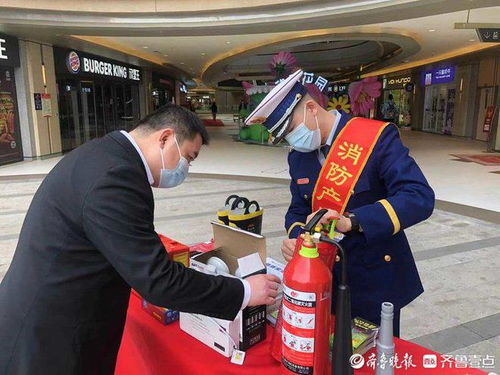 如何辨別真假滅火器 消防員現場為市民答疑解惑