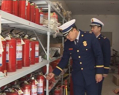 又查出違規(guī)滅火器材20具,縣消防救援大隊人員鄭重提醒廣大民眾